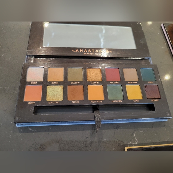 Anastasia Beverly Hill 3 pallet bundle- Modern Ren, Subculture, and Soft Glam - Picture 5 of 7